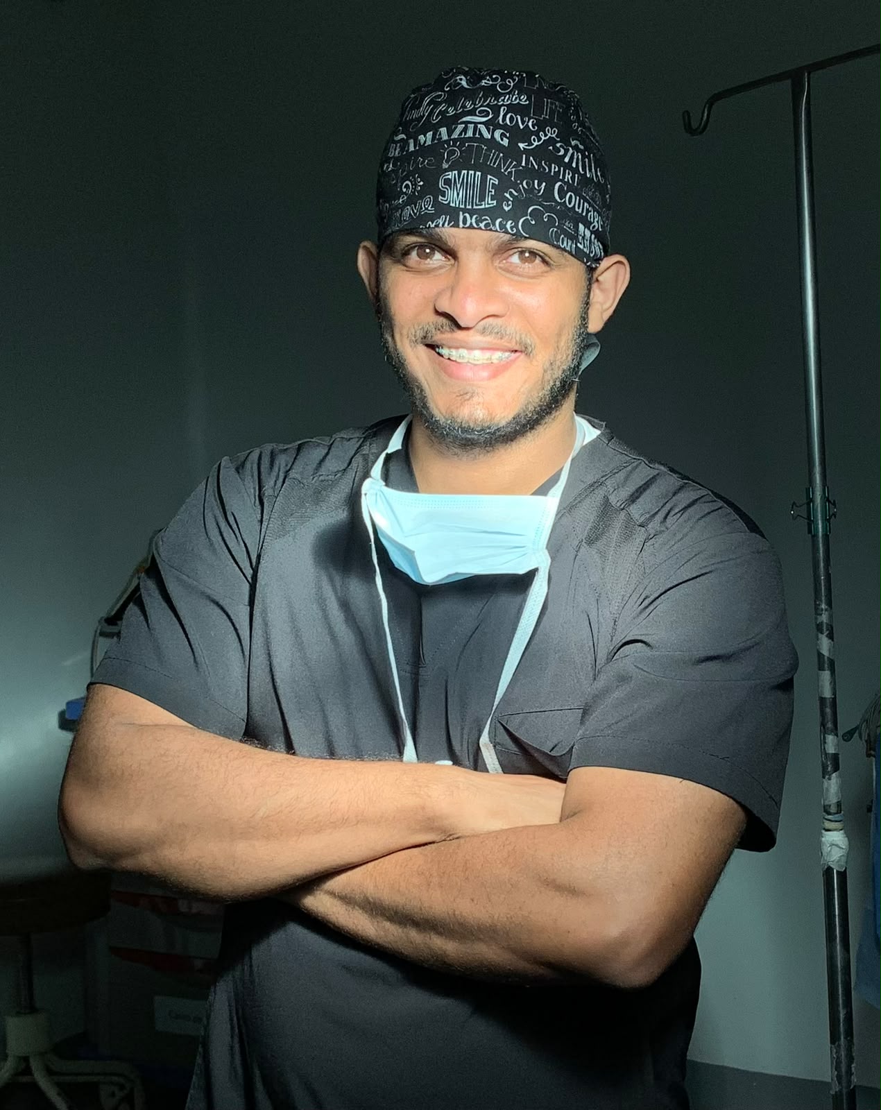 Dr. Carlos González